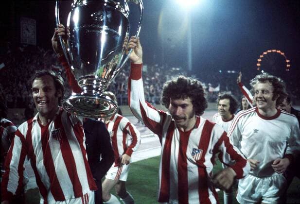 Paul Breitner and Roth (Bayern Munich) parade the trophy. European Cup Final REPLAY. Bayern Munich v Atletico Madrid. 1974. 