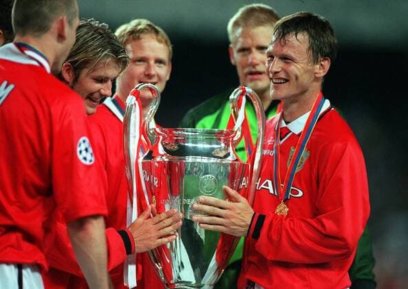 David Beckham and Teddy Sheringham celebrate with the Trophy. Manchester United 2:1 Bayern Munich, Champions League Cup Final, 26 05 1999. Barcelona. 