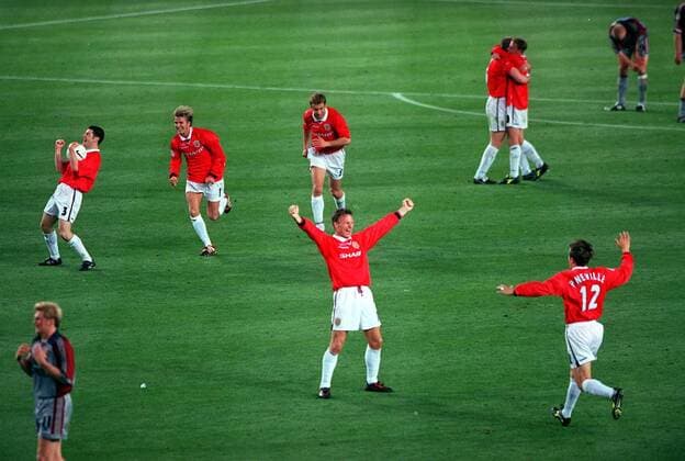 Manchester United celebrate on the final whistle. Left to right : Denis Irwin,David Beckham,Ronny Johnsen,Teddy Sheringham,Phil Neville. Manchester United 2:1 Bayern Munich, Champions League Cup Final, 26 05 1999. Barcelona. 