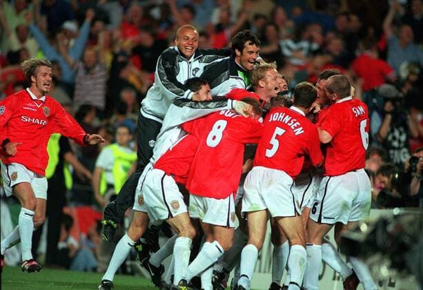 Manchester United Celebrate with the Champions League Trophy. Manchester United 2:1 Bayern Munich, Champions League Cup Final, 26 05 1999. Barcelona. 