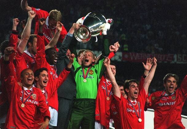 Peter Schmeichel holds aloft the Champions League Trophy for Manchester United. Manchester United 2:1 Bayern Munich, Champions League Cup Final, 26 05 1999. Barcelona. 