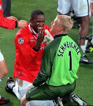 United Celebrations : Dwight Yorke with Peter Schmeichel. Manchester United 2:1 Bayern Munich, Champions League Cup Final, 26 05 1999. Barcelona. 