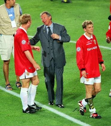 Manager Alex Ferguson jokes with Henning Berg. Jesper Blomqvist (right) Manchester United v Bayern Munich, Champions League Cup Final; 26 05 1999; Barcelona. 