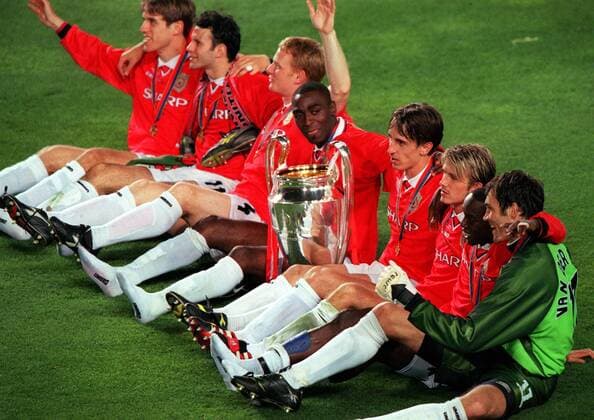 Manchester United Celebrate with the Champions League Trophy. Manchester United 2:1 Bayern Munich, Champions League Cup Final, 26 05 1999. Barcelona. 