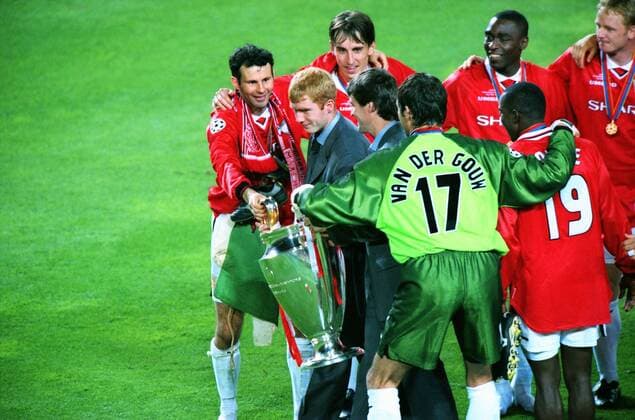 Football : Ryan Giggs and United team mates pass over the trophy to Paul Scholes and Roy Keane who missed playing in the final. Manchester United v Bayern Munich, Champions League Cup Final; 26 05 1999; Barcelona 