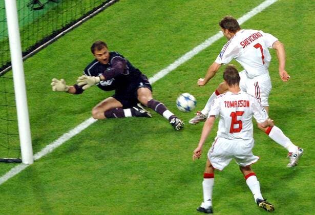 Jerzy Dudek (Liverpool) saves from the feet of Shevchenko. CHAMPIONS LEAGUE FINAL : Liverpool v AC MILAN in ISTANBUL 25 5 2005. 