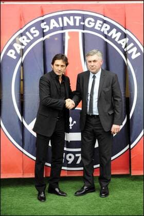 Sportdirektor Leonardo (li.) stellt Carlo Ancelotti als neuen Trainer von Paris St. Germain vor - parc des Princes - 30.12.2011 - JBAutissier PanoramiC 