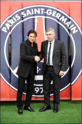 Sportdirektor Leonardo (li.) stellt Carlo Ancelotti als neuen Trainer von Paris St. Germain vor - parc des Princes - 30.12.2011 - JBAutissier PanoramiC 