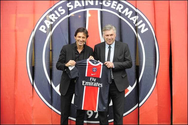 Sportdirektor Leonardo (li.) stellt Carlo Ancelotti als neuen Trainer von Paris St. Germain vor - parc des Princes - 30.12.2011 - JBAutissier PanoramiC 