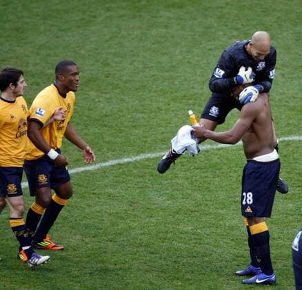 Everton s Victor Anichebe is congratulated at the final whistle by Everton s Tim Howard Barclays Premier League West Bromwich Albion v Everton at The Hawthorns , West Bromwich 1st January, 2012 EDITORIAL USE ONLY. No use with unauthorised audio, video, data, fixture lists, club league logos or live services. Online in-match use limited to 120 images, no video emulation. No use in betting, games or single club league player publications.