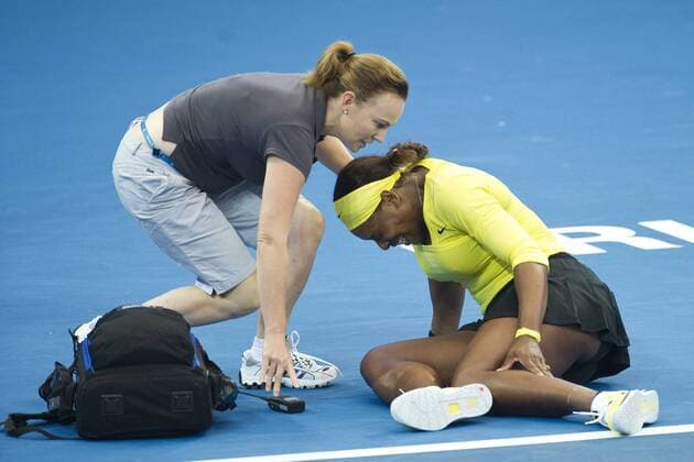 04.01.2012 Brisbane, Australia Serena Williams recieves treatment for an injured ankle. xJOOSEPxMARTINSONx  ActionPlus11230521