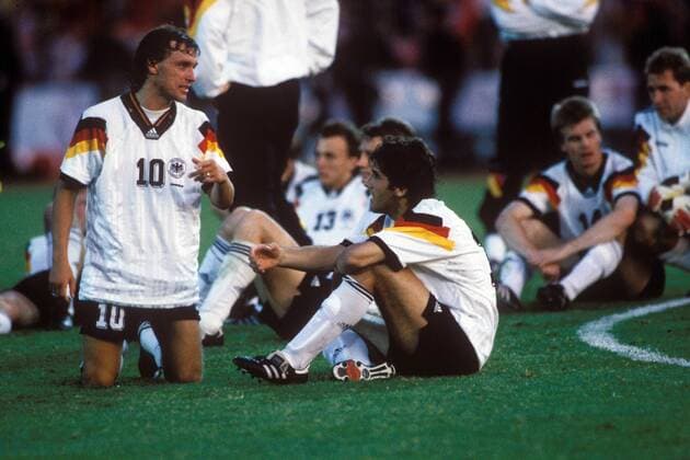 Fußball, EM Finale 1992 in Göteborg, Dänemark - Deutschland 2:0 Thomas Doll (li.) im Gespräch mit Karl Heinz Riedle (beide Deutschland)
