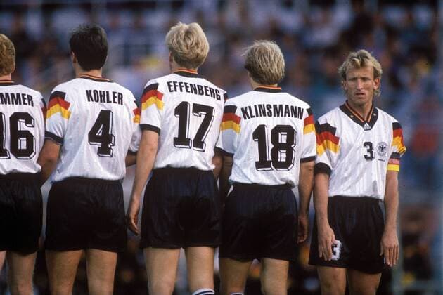 Fußball, EM Finale 1992 in Göteborg, Dänemark - Deutschland 2:0 Mauer Deutschland, v.re. Andreas Brehme, Jürgen Klinsmann, Stefan Effenberg und Jürgen Kohler