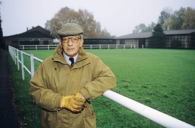 Hans Günther Winkler 11 95 her Mann Reiten Wirtschaft Marketing Brille grauhaarig leger Mantel Mütze quer halb stehend draußen Handschuhe angelehnt neutral