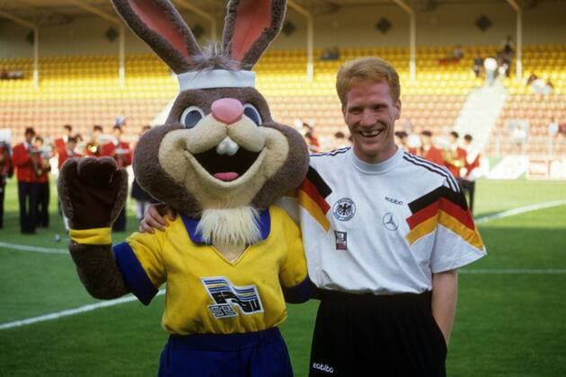 Matthias Sammer (Deutschland DFB) mit EM Maskottchen Berni