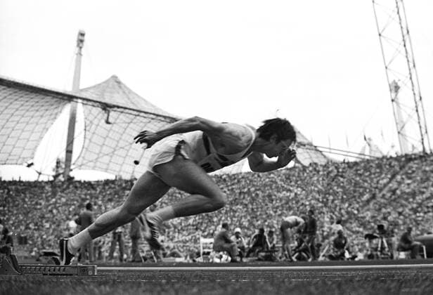 Athletics - 1972 Munich Olympics - Men s 4 x 400 metres Relay Final Great Britain s Martin Reynolds starts the 1st leg of the race in the Olympiastadion, Munich, West Germany. The Great Britain team went on to win the silver medal 