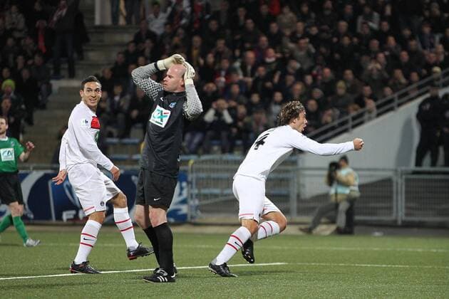 Erding Melvut - Lugano Diego ( PSG ) - Flegeo Erwan ( Locmine ) Football : Locmine Paris SG - Coupe de France - OUESTMEDIAS 