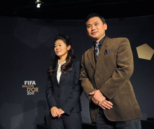 Fussball International FIFA Ballon d Or Zürich Weltfussballerin 2011 09.01.2012 Pressekonferenz Homare Sawa (li, Japan) mit Trainer Norio Sasaki (Japan) 