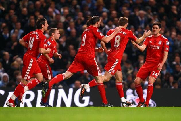 Football - League Cup Semi-Final First Leg - Manchester City vs Liverpool Steven Gerrard of Liverpool celebrates scoring from the penalty spot with team mates at the Etihad Stadium 
