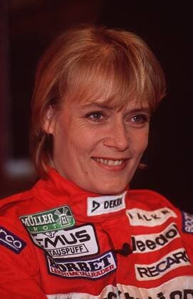 Jutta Kleinschmidt (Motorsportlerin) 01 99 her Frau Motorsport Auto Autosport Sport Rallye Rallyesport Rallyefahrer blond langhaarig sportlich Overall Portrait hoch lächelnd