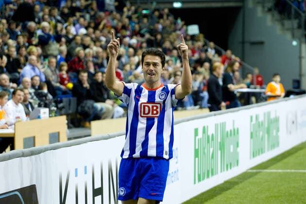 Torjubel - Ante Covic (Hertha BSC Berlin) - FlexStrom Cup 2012 in der Max Schmeling Halle Berlin - Einzelbild,Aktion,14.12.2011,Deutschland,Fußball,Mann,Männer