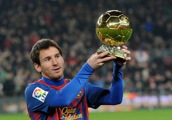 Lionel Messi (Barcelone) avec le ballon d or - goldener Ball für den Weltfußballer 2011 Football : FC Barcelona vs. Real Betis Sevilla - Liga - 15.01.2012 PacoLargo Panoramic 