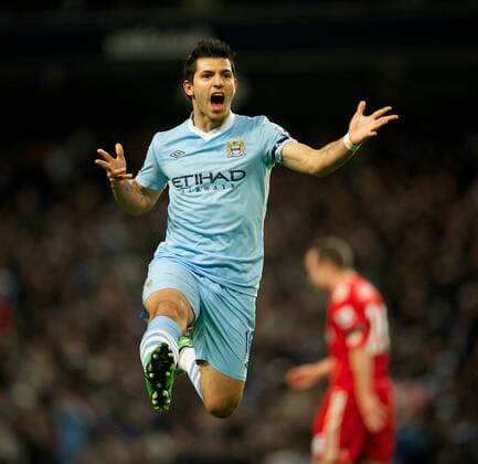 Manchester City s Sergio Kun Agüero celebrates scoring the first goal against Liverpool during the Premiership match at the City of Manchester Stadium. xHOCHxZWEIx xPropagandax