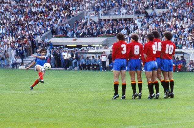 Michel Platini (France) scores the winning goal with a free kick around the Spainish wall. - France vs. Spain - The European Championships Final 1984. Paris, France 27 06 84. 