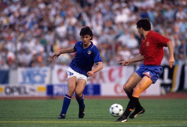 Euro 1988 in Frankfurt am Main - Italien - Spanien 1:0 - Paolo Maldini (Italien, li.)