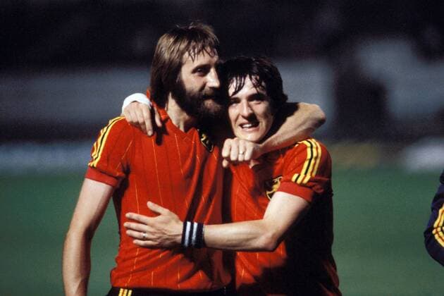 EM 1980 in Rom - Belgien - Italien 0:0 - Luc Millecamps (li.) und Francois van der Elst (beide Belgien) - Schlussjubel