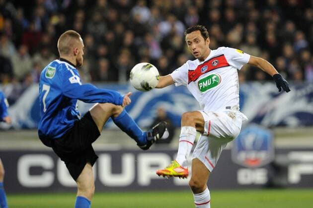 20.01.2012 Arnaud Billeaux (Sable) Nene (PSG) - Sable sur Sarthe FC vs. Paris St. Germain - Coupe de France - 20.01.2012 xNLeGouicxFEPx 