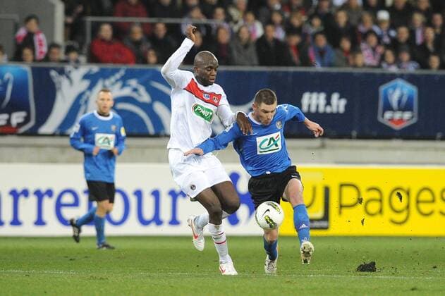 20.01.2012 Yoni Journet (Sable) Mohamed Sissoko (PSG) - Sable sur Sarthe FC vs. Paris St. Germain - Coupe de France - 20.01.2012 xNLeGouicxFEPx 