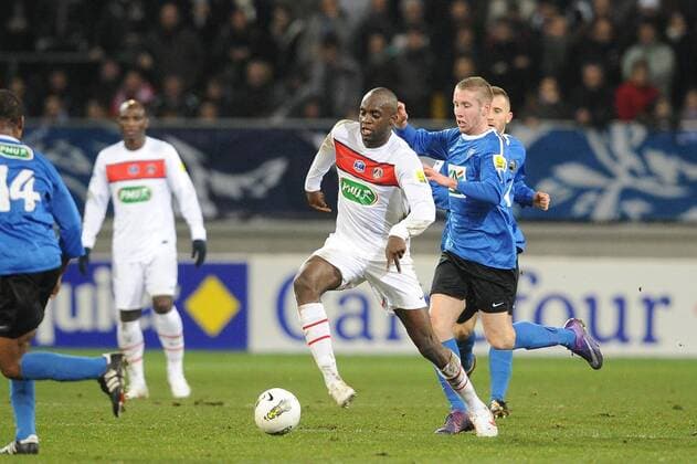 Quentin Bacha (Sable) Mohamed Sissoko (PSG) - Sable sur Sarthe FC vs. PAris St. Germain (PSG) - Coupe de France - 20.01.2012 xNLeGouicFEPx 