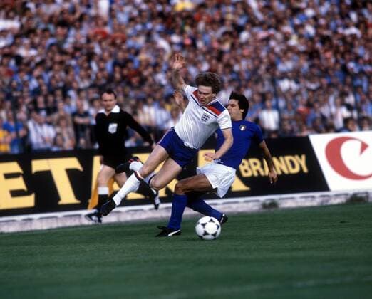 EM 1980 in Turin - Italien - England 1:0 - Tony Woodcock (England, li.) gegen Gaetano Scirea (Italien)