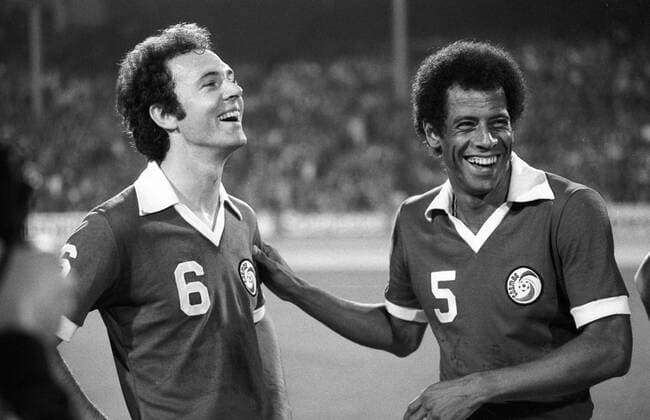 VfB Stuttgart - Cosmos New York - Franz Beckenbauer (li.) und Carlos Alberto (beide New York)
