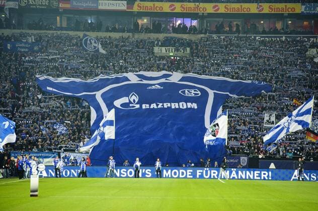 FC Schalke 04 Fans präsentieren ein riesiges Gazprom Trikot - Bundesliga 2011 2012 xVIxJackxJacobsxIVx 529466