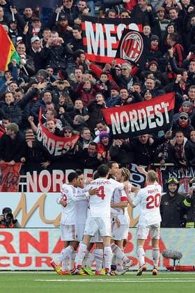 22.01.2012, Novara - Serie A 2011 2012 - AC Milan Spieler feiern vor den Fans - xHOCHxZWEIx xItalyxPhotoxPressx 
