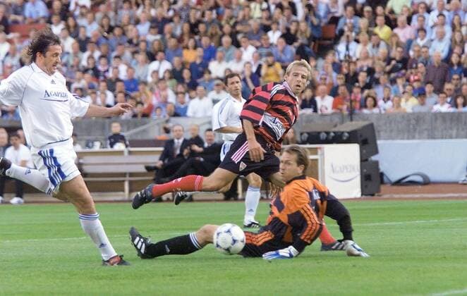 Abschiedsspiel Jürgen Klinsmann von links : Gary Mabutt Jürgen Klinsmann Andreas Köpke