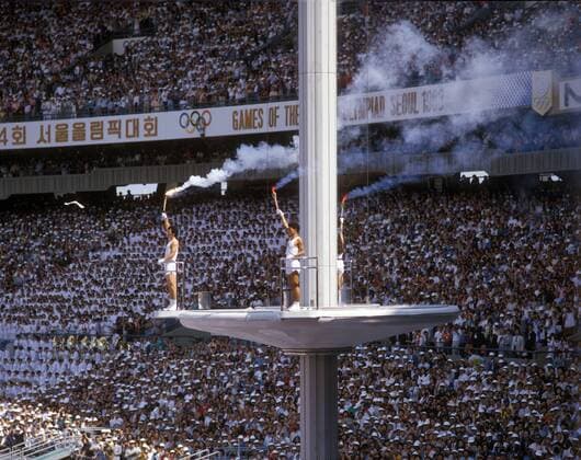 Sommerspiele Seoul 1988 - Eröffnungsfeier - Fackelträger im Olympiastadion
