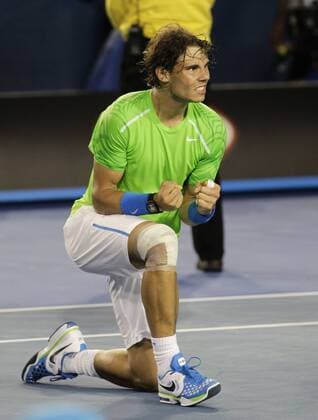 Australian Open 2012, Melbourne Park,ITF Grand Slam Tennis Tournament, Rafael Nadal (ESP) kniet auf dem Platz und jubelt,Jubel,Emotion, Einzelbild,Ganzkörper,Hochformat,