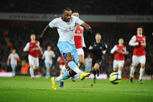 Football - FA Cup Fourth Round - Arsenal FC London vs. Aston Villa Darren Bent (Villa) scores goal no. 2. 