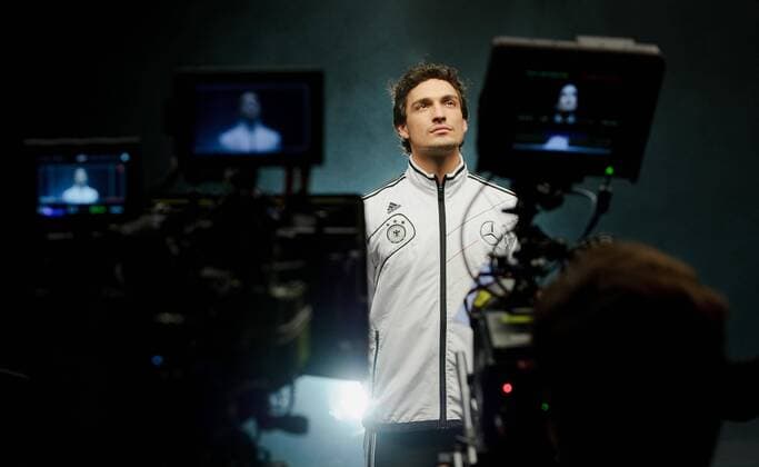 Mats HUMMELS (Deutschland) beim Fotoshooting, Halbfigur, Fussball: DFB: Marketingtage der deutschen Fussball Nationalmannschaft der Männer in München, am 30.01.2012.