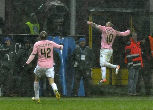 Serie A 2011 2012 Inter Mailand - US Palermo: Fabrizio Miccoli jubelt nach dem 4-4 xHOCHxZWEIx xItalyxPhotoxPressx 