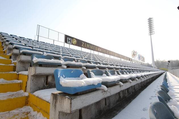 02.02.12, Jena, Ernst-Abbe-Sportfeld, GER, 3.Liga - Das kommenden Heimspiel des FC Carl Zeiss Jena wird höchstwahrscheinlich abgesagt, die Platzkommission legte es nach Platzbegehung dem Verein heute morgen nahe