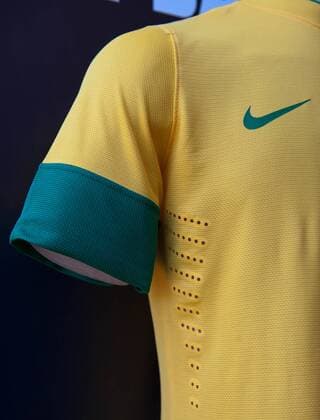 Ärmel des neuen Heimtrikot der brasilianischen Nationalmannschaft - Rio de Janeiro RJ, Brasil - 03 02 2012. x(11)xCelsoxPupox xFotoarenax  (8171)