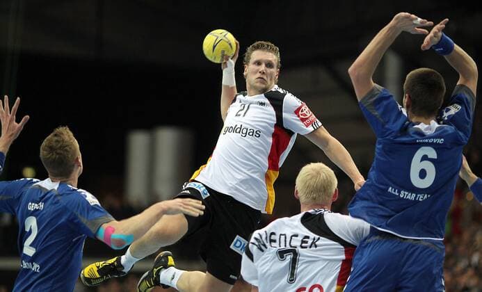 Leipzig, 04.02.2012, Arena, All Star Game 2011, Handball, Herren , Bundesliga All Star Team vs. DHB Auswahl 36:32 (18:18) , Im Bild: Lars Kaufmann (mi.,DHB) in Aktion. , PP120204AllStar