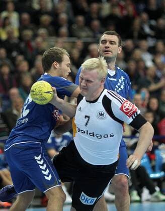 Leipzig, 04.02.2012, Arena, All Star Game 2011, Handball, Herren , Bundesliga All Star Team vs. DHB Auswahl 36:32 (18:18) , Im Bild: Patrick Wiencek (re., DHB) gegen Kevin Schmidt (li., Allstar). , PP120204AllStar
