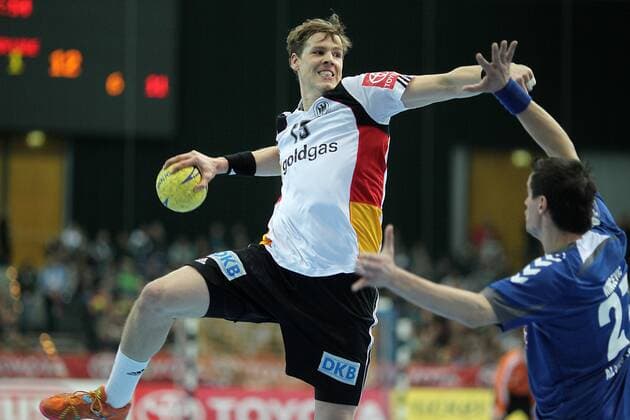 Leipzig, 04.02.2012, Arena, All Star Game 2011, Handball, Herren , Bundesliga All Star Team vs. DHB Auswahl 36:32 (18:18) , Im Bild: Sven-Sören Christophersen (Deutsche Nationalmannschaft DHB) gegen Ivan Nincevic (li., Allstar). , PP120204AllStar