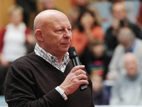 04.02.2012 Arnstadt 36. Auflage Hochsprung mit Musik . Dieter Adler ( GER )- Sprecher - Einzelbild Aktion