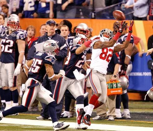 Feb. 5, 2012 - Indianapolis, IN, USA - Wide receiver Mario Manningham (82) of the New York Giants pulled in a pass in the fourth quarter against the New England Patriots during Superbowl XLVI on Sunday, February 5, 2012, at Lucas Oil Stadium in Indianapolis, Indiana. Super Bowl XLVI - ZUMAm67